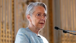 La ministre de l'Éducation nationale Élisabeth Borne le 28 avril 2025 à Paris lors de la présentation du rapport de relance des "Assises de lutte contre l'antisémitisme"