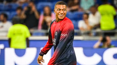 Kylian Mbappé avant le match du PSG au Groupama Stadium le 3 septembre 2023