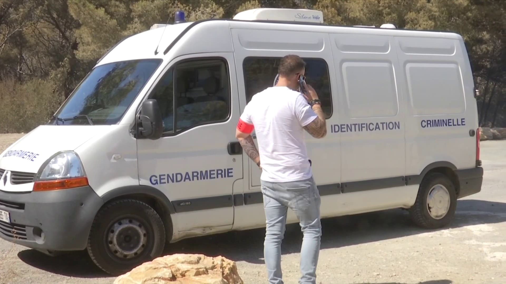 Prélèvements, photos... Le travail des enquêteurs débute pour déterminer l'origine du feu à Narbonne, qui a commencé le 7 juillet 2025.