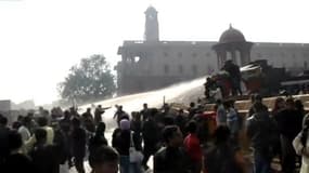 Ce fait divers a provoqué des manifestations à New Delhi, parfois violentes, qui ont entraîné la mort d'un policier.