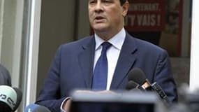 Dans Le Monde daté du 21 juin, le député "strauss-kahnien" Jean-Christophe Cambadélis annonce qu'il soutient la probable candidature de Martine Aubry à la primaire socialiste pour l'élection présidentielle. /Photo prise le 16 mai 2011/REUTERS/Philippe Woj