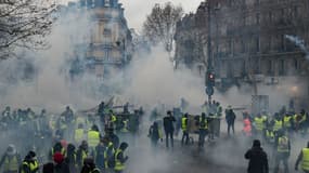 Les dégâts des violences du samedi 1er décembre à Paris s'élèvent à plus de 3 millions d'euros.