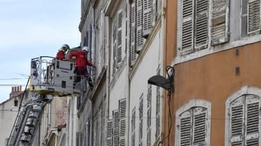 Les pompiers s'assurent de la solidité d'un immuable marseillais - Image d'illustration