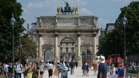 L'arc du Carrousel du Louvre a besoin d'être restauré.