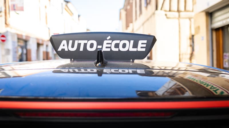 Les auto-écoles déplorent une mesure qui "frappe de plein fouet la France qui travaille": payer son permis de conduire en utilisant son CPF ne sera bientôt plus possible (à moins d'être chômeur)