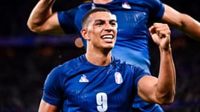 La joie d'Aaron Grandidier après la victoire de l'équipe de France de rugby à 7 face à l'Argentine