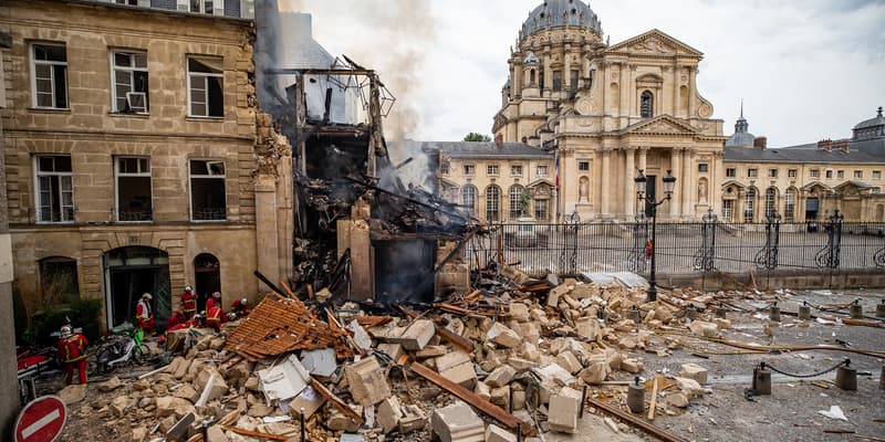 Les décombres de l'immeuble de la rue Saint-Jacques, le 21 juin 2023, après l'explosion survenue dans l'après-midi.