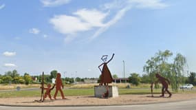 Le rond-point Abbé Pierre et les Compagnons d'Emmaüs, à Naintré, en juillet 2023.