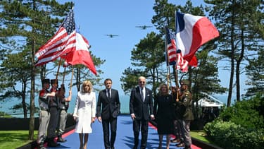 Emmanuel Macron et Joe Biden à Colleville-sur-Mer, dans le Calvados, pour le 80e anniversaire du Débarquement, le 6 juin 2024