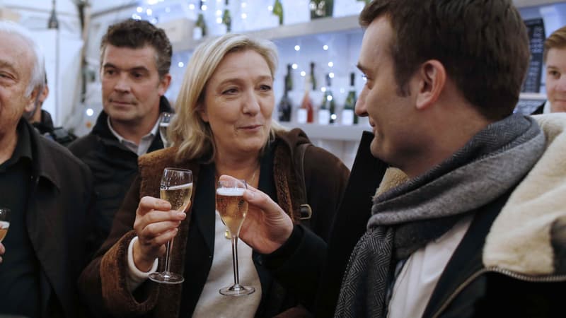 Marine Le Pen et Florian Philippot au marché de Noël des Champs Elysées, en décembre 2014.