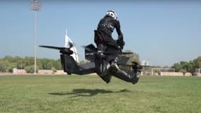 Ces motos volantes équiperont deux patrouilles de policiers de Dubaï.