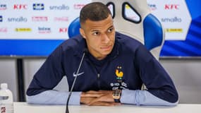 Kylian Mbappé en conférence de presse avec l'équipe de France, en mars 2025