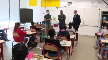 Le président Emmanuel Macron et le ministre de l'Éducation Jean-Michel Blanquer en déplacement ce lundi 26 avril 2021 dans une école de Seine-et-Marne.