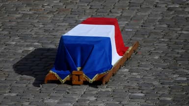 Le cercueil de Jacques Chirac installé dans la cour d'honneur des Invalides, le 30 septembre 2019