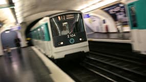 Le viol a eu lieu dans les escalators du métro parisien. 