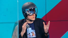 Anthony Morel avec un casque de ski en réalité augmentée, dans Estelle Midi, le 11 février 2022