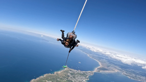 Entre Ciel et Terre : saut en parachute au-dessus des trésors de Bretagne 