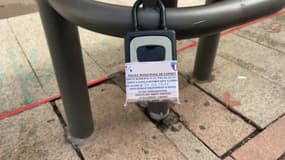 Une boîte à clés d’un logement saisonnier dans les rues de Cannes (Alpes-Maritimes)
