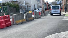 Des travaux de la route entrepris à Laragne-Montéglin (Hautes-Alpes), le lundi 18 mars 2024