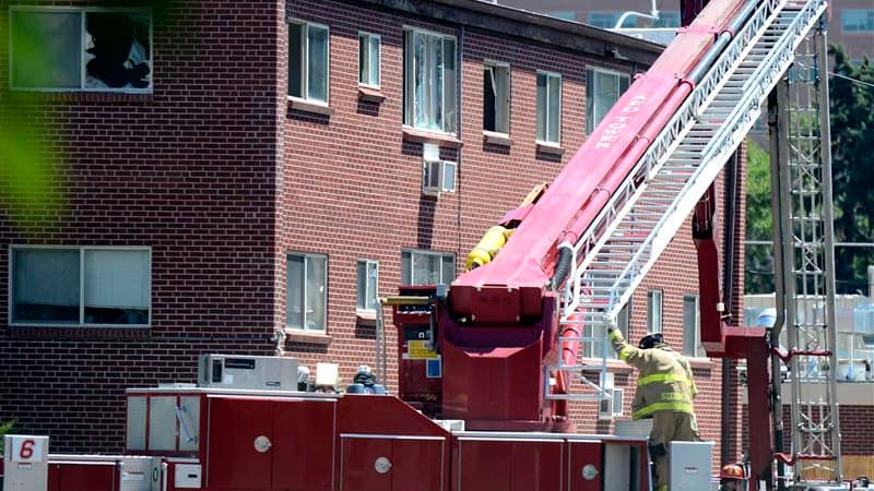 La police américaine a désamorcé tous les explosifs disposés dans l'appartement de l'auteur présumé de la fusillade dans un cinéma du Colorado. /Photo prise le 21 juillet 2012/REUTERS/Jeremy Papasso