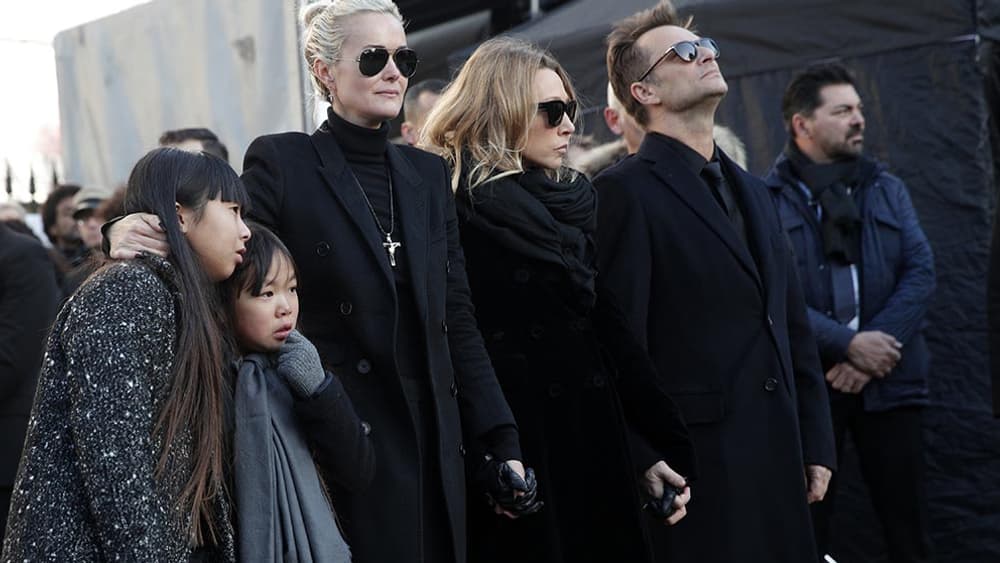 Le clan Hallyday le jour de l'hommage populaire à Johnny Hallyday à la Madeleine, le 9 janvier 2017. Le clan Hallyday le jour de l'hommage populaire à Johnny Hallyday à la Madeleine, le 9 janvier 2017.