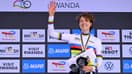 La Suissesse Marlen Reusser après avoir remporté la course contre la montre individuelle élite féminine lors des championnats du monde sur route, à Kigali, au Rwanda, le dimanche 21 septembre 2025.