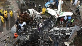 Cinq personnes ont péri le 28 juin 2018 en Inde dans le crash d'un petit avion sur un chantier au milieu de Bombay, en Inde