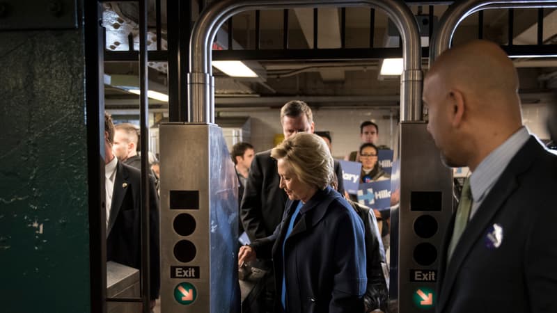 Hillary Clinton en visite dans le métro de NYC