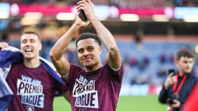 CJ Egan-Riley avec Burnley - le 21/04/2025