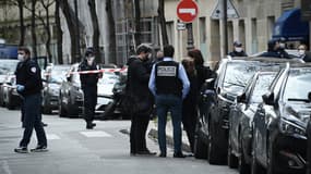 Les policiers rue Michel-Ange, ce lundi 12 avril. 