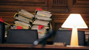 Des dossiers au tribunal de Paris, en juin 2006 (PHOTO D'ILLUSTRATION).