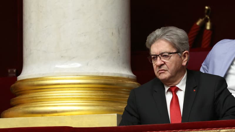 Le fondateur du parti de gauche La France insoumise (LFI), Jean-Luc Mélenchon, assiste au débat précédant les votes de défiance contre le gouvernement du Premier ministre Michel Barnier à l'Assemblée nationale à Paris, le 4 décembre 2024