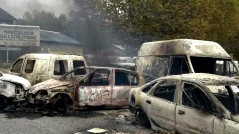 Des véhicules incendiés à Moirans, mardi.