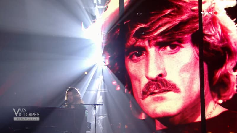 Julien Doré rend hommage à Christophe lors des Victoires de la musique 2021