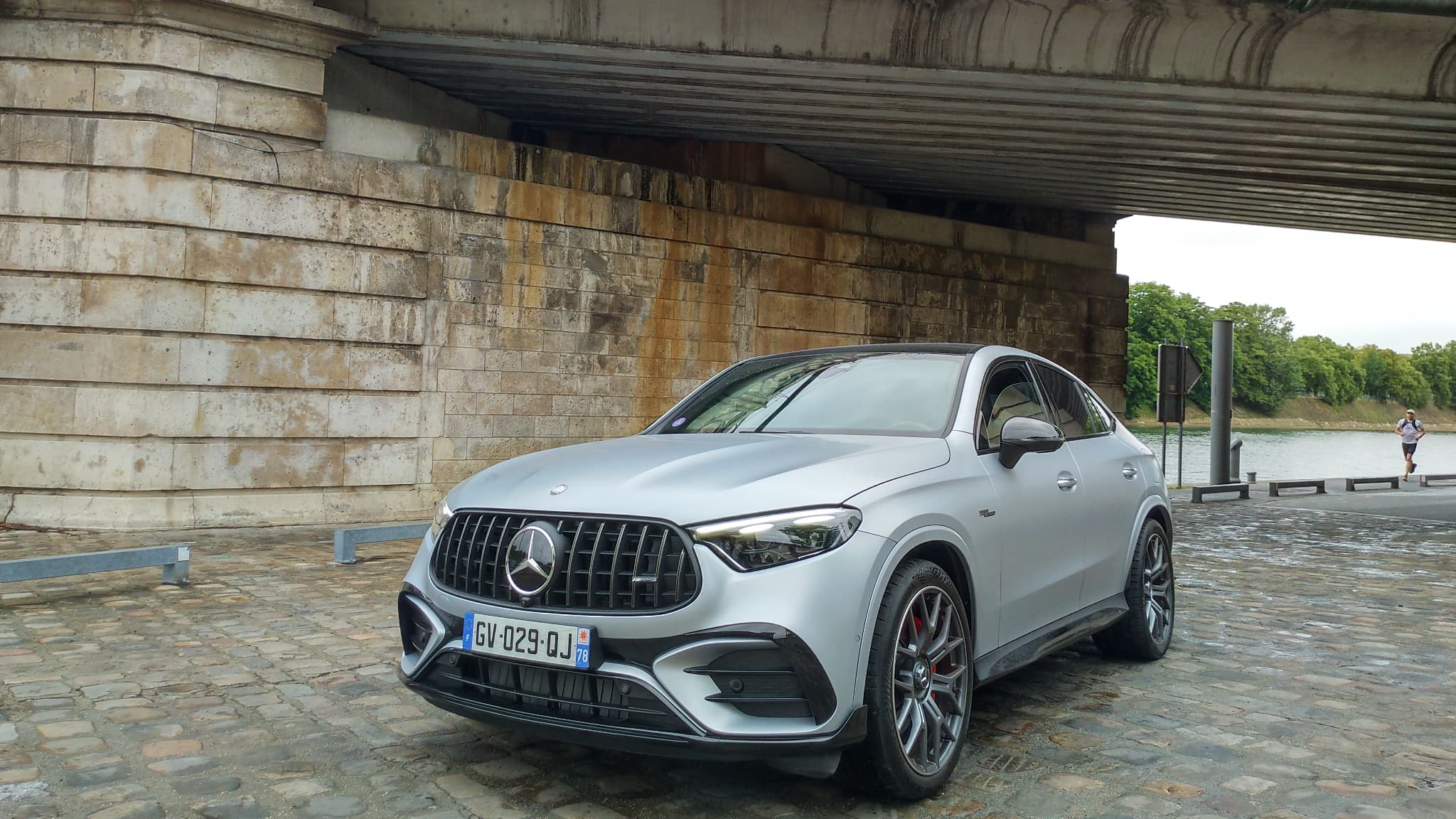 Le prix de départ de ce Mercedes-AMG GLC Coupé 63S E Performance est de 141.300 euros. Notre version à l'essai grimpe, options incluses, à 160.050 euros.