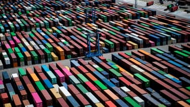 Les conteneurs sur les quais du port industriel de Marseille, à Fos-sur-Mer, tout près de Marseille, le 23 juillet 2020