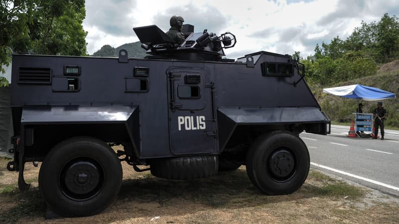 La police renforce ses contrôles à la frontière entre la Malaisie et la Thaïlande, après la découverte de 139 fosses.