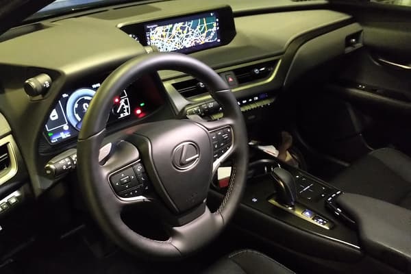 L'habitacle très confortable de ce Lexus UX300e. L'habitacle très confortable de ce Lexus UX300e.