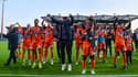 La joie des joueurs du Stade Lavallois célébrant leur victoire avec les supporters, fin avril 2022
