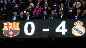 Joan Laporta et les dirigeants du Barça en tribunes lors du Clasico face au Real (0-4) en Coupe du Roi, le 5 avril 2023