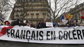 Quelques milliers de manifestants ont défilé, dimanche 26 janvier, pour réclamer le départ de François Hollande.