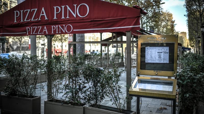La pizzeria Pizza Pino sur les Champs Elysées en 2020.