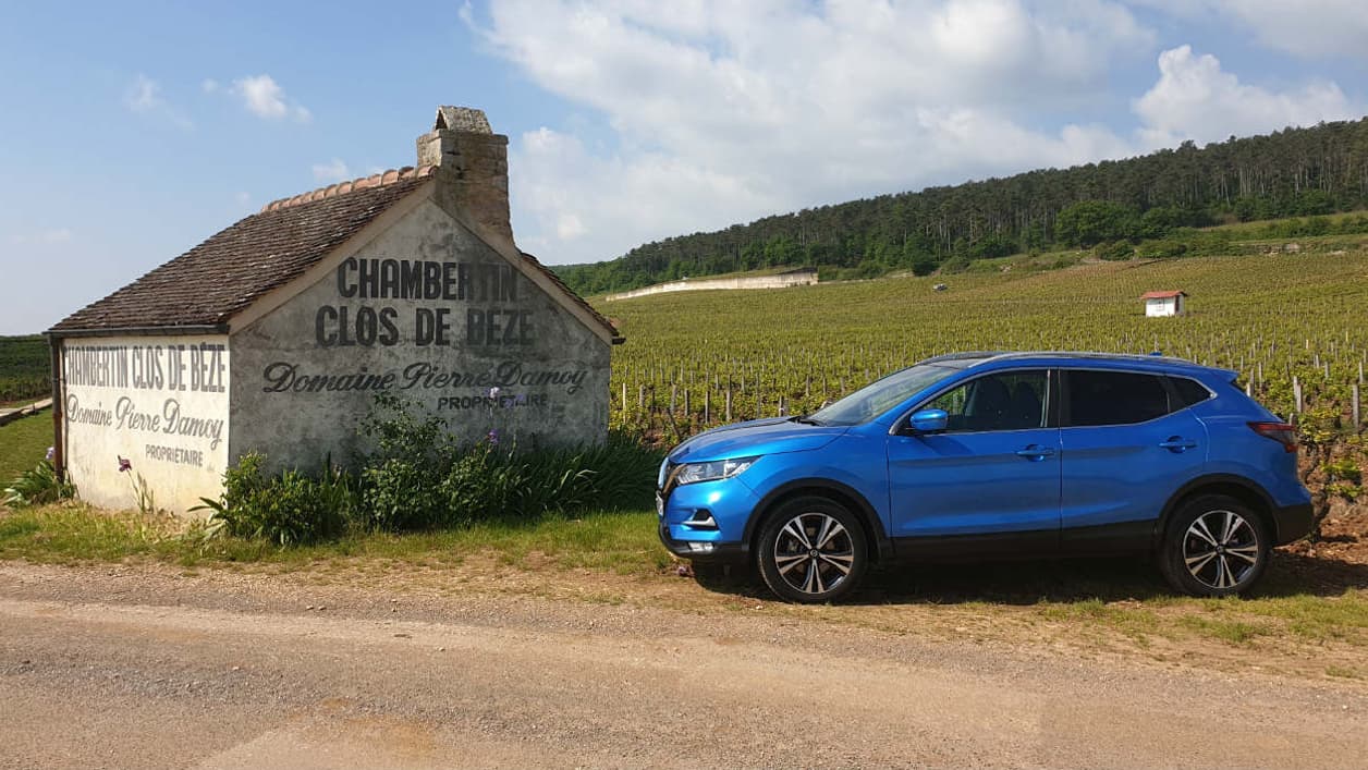 En bleu, le Qashqai en version essence