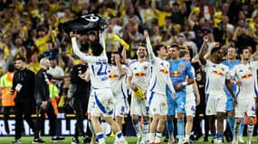 Les joueurs de Leeds célébrant leur montée en Premier League le 28 avril 2025