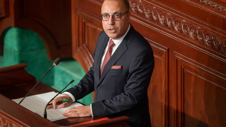 Le Premier ministre désigné Hichem Mechichi, lors d'un discours devant les députés tunisiens avant le vote de confiance au gouvernement, à Tunis, le 1er septembre 2020