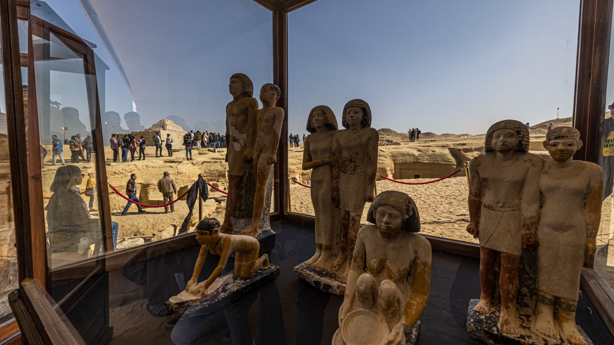Des statues découvertes dans des tombes pharaoniques ont été présentées à la presse, à Saqqara, en Égypte, le 26 janvier 2023