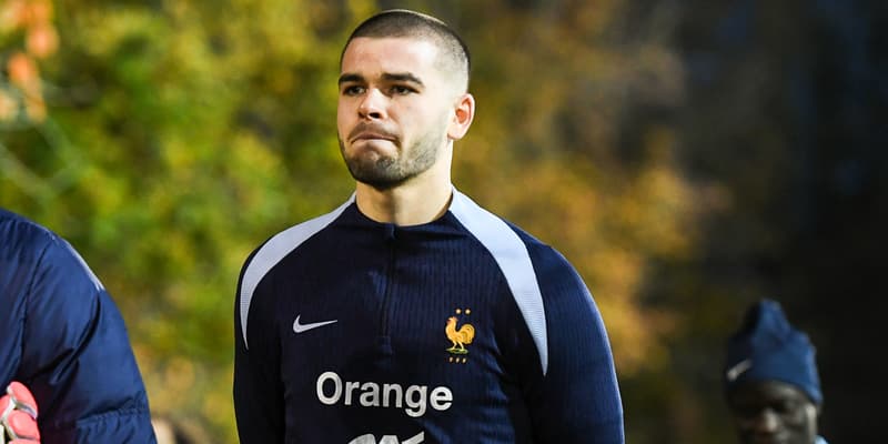 Lucas Chevalier lors de son premier entraînement avec l'équipe de France, le 11 novembre 2024