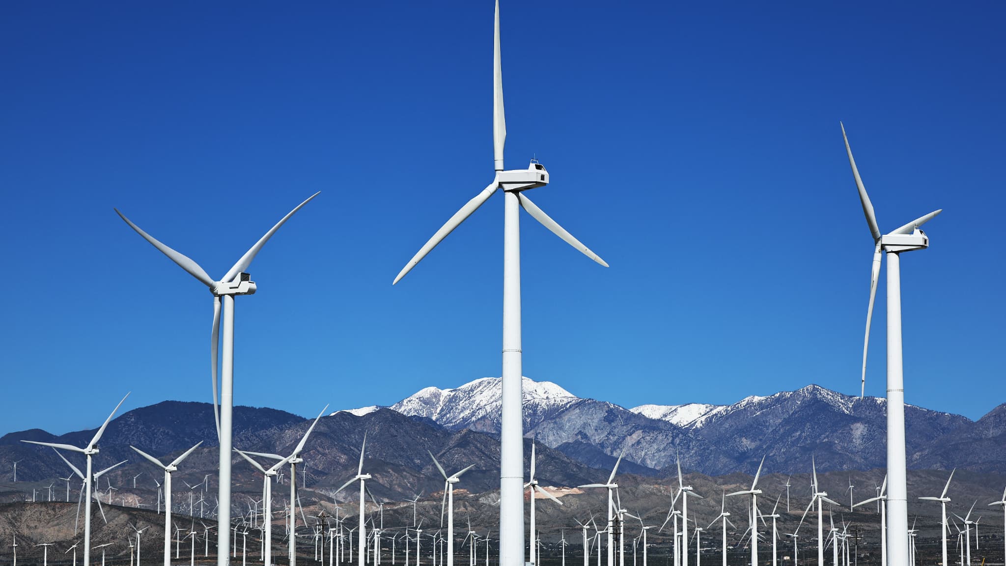 PLUS D'INCITATIONS FISCALES AUX ÉTATS-UNIS ET UN SYSTÈME D'ENCHÈRES EN CHINE: LES CAPACITÉS MONDIALES D'ÉNERGIES RENOUVELABLES NE DEVRAIENT FINALEMENT PAS TRIPLER À HORIZON 2030