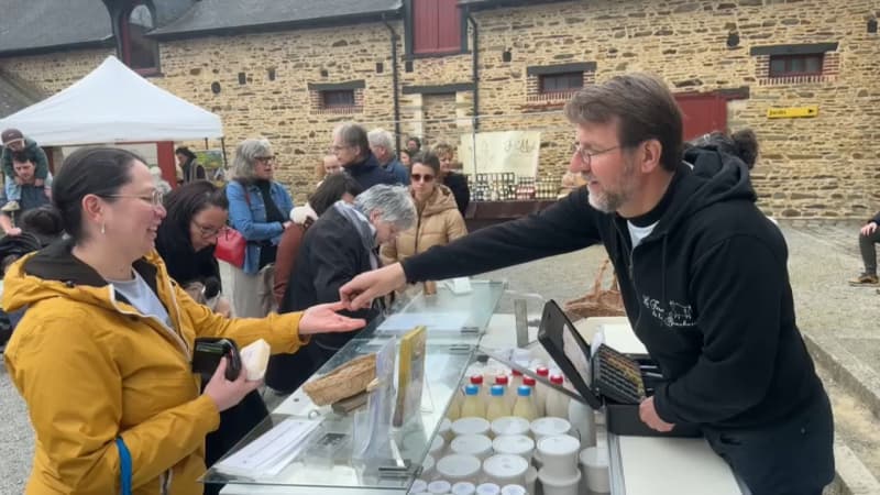 "Ça commence à taper": sur les marchés, les commerçants itinérants subissent la hausse des prix du carburant