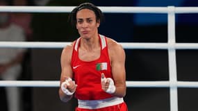La boxeuse algérienne Imane Khelif célèbre une victoire pendant les JO 2024 à Paris